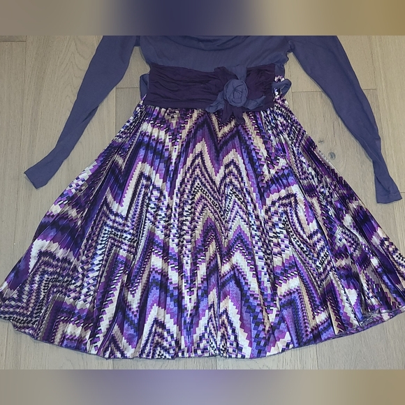 RINASCIMENTO , Lilac  Dress with shevron satin pleated skirt , S - Picture 3 of 11